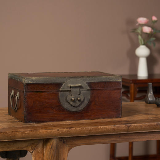 清早期	黄花梨铜包边文房箱 商品图1