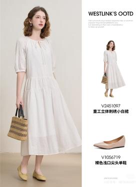 开启初秋氛围感，当然小白裙