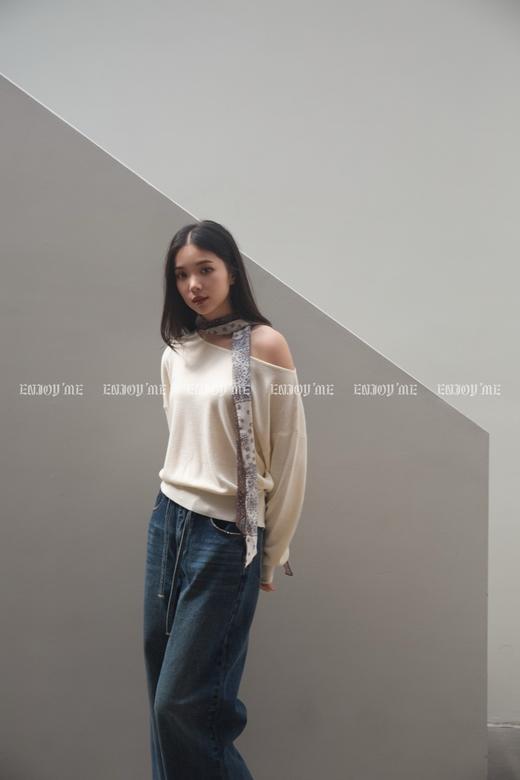 【门店同款】ENJOY秋季“城市与旷野”丝巾斜肩针织 164494191 商品图3