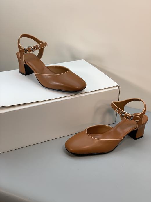 点此购买 爱马仕夏季女士kelly扣玛丽珍高跟包头凉鞋 dx 325838 商品图6