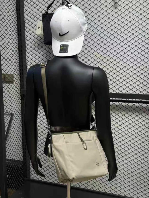 韩单正品迪桑特25新款多功能女包出口韩国订单，防泼水耐磨抗撕裂超轻女款包包。

颜色：黑色 浅褐色

原价99000韩元 商品图7