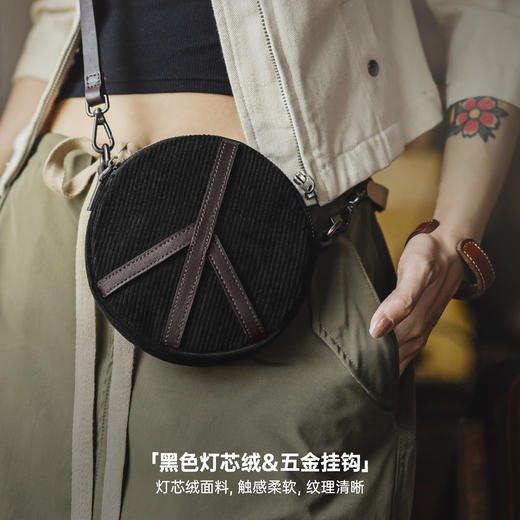 马登黑色灯芯绒斜挎小型圆包超轻便迷你精致复古随身单肩包包女士 商品图3