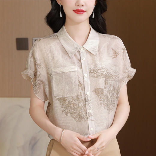 XY34777品质舒适透气减龄中年女横条冠乐绉衬衫夏季时尚上衣 商品图3