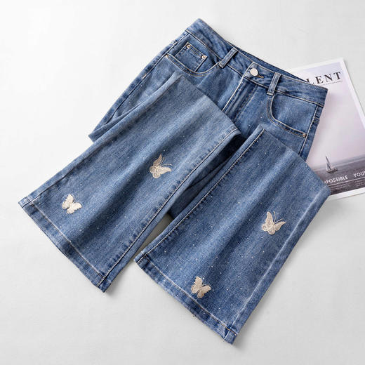 「自」全新升级【铂金会员165/天猫219/差价54】(95551)洛诗琳蝴蝶刺绣烫钻牛仔裤2025夏季高腰弹力修身微喇裤女 商品图2