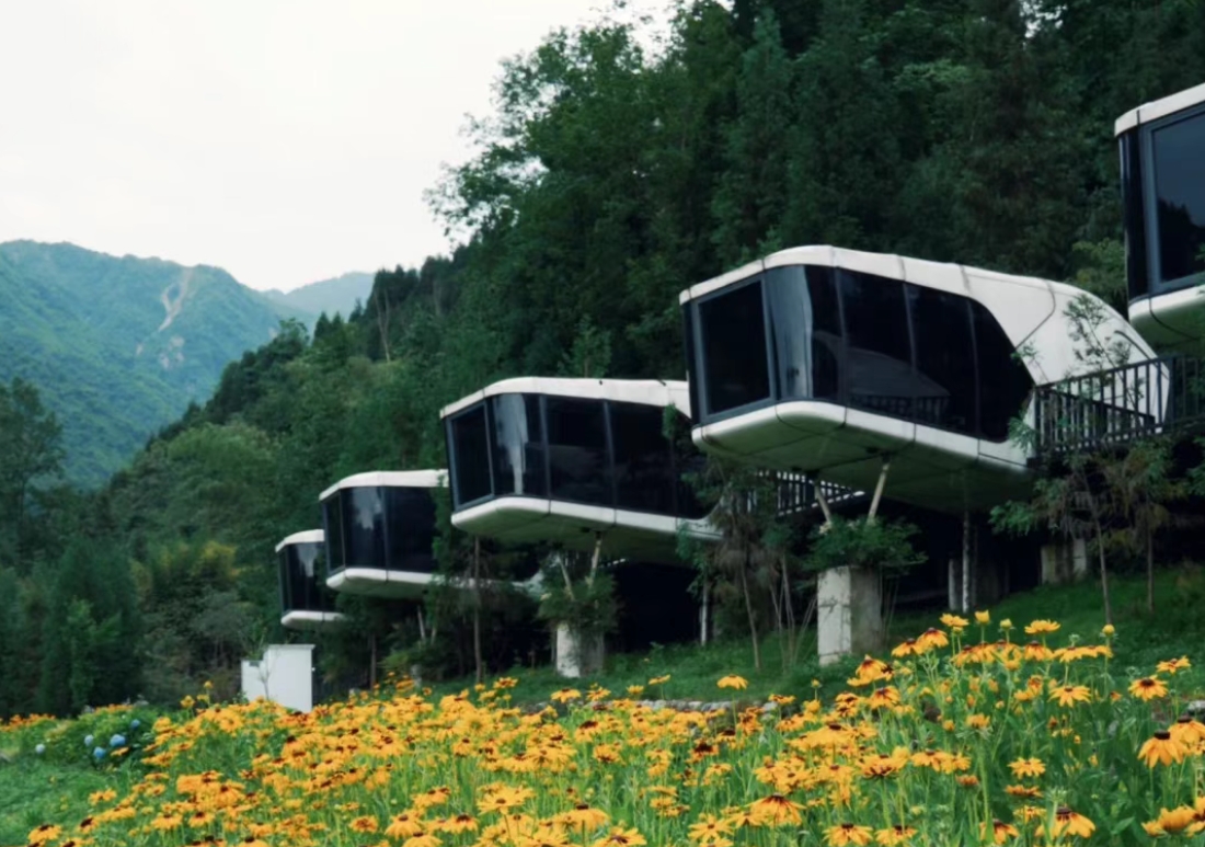 【彭州避暑·熊猫森林&龙门雪谷清凉首发】399起住民宿圈“顶流”太空舱/野奢帐篷/树屋…享早餐、戏水、森林徒步、烧烤、热气球等！