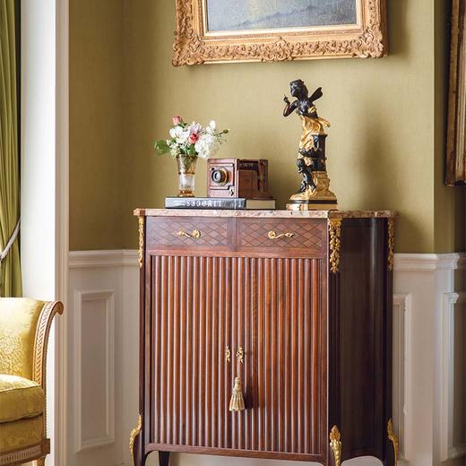 独角鹿西洋古董法国路易十六风格卷叶纹铜鎏金精雕装饰卷轴柜门嵌大理石台面硬木边柜 商品图1