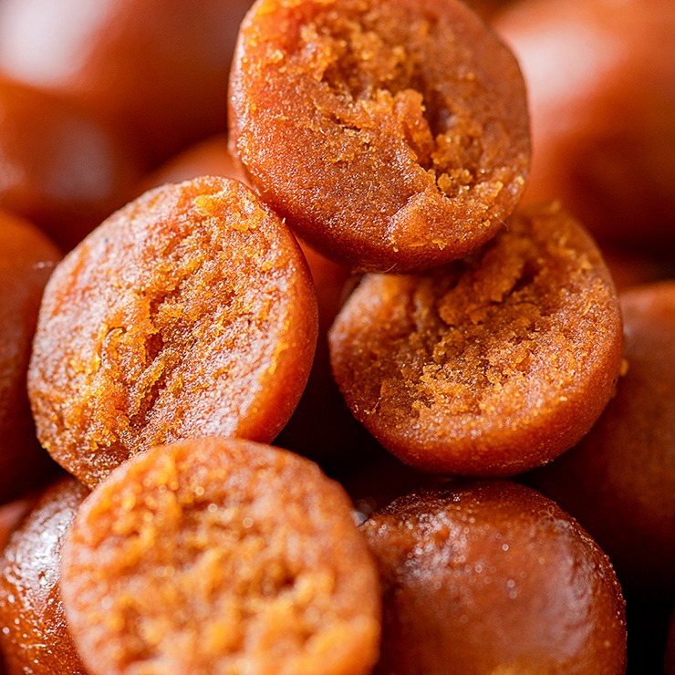 【山楂六物丸】6味药食同源食材，七道工序熬制，口感更细腻柔和的小楂丸!配料表干净，口感软糯酸甜。