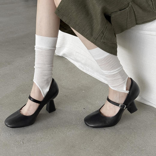 YLY&82632法式圆头浅口一字扣带高粗跟单鞋女2025新款真皮百搭玛丽珍鞋时尚 商品图2