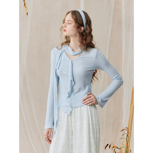 两三事 海露垂光 2025秋季新款简约荷叶边v领针织衫女配围巾 商品图3