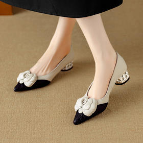 【预售5天】秋季新款鱼皮拼接山茶花小香风粗跟通勤休闲浅口单鞋DB&M6531