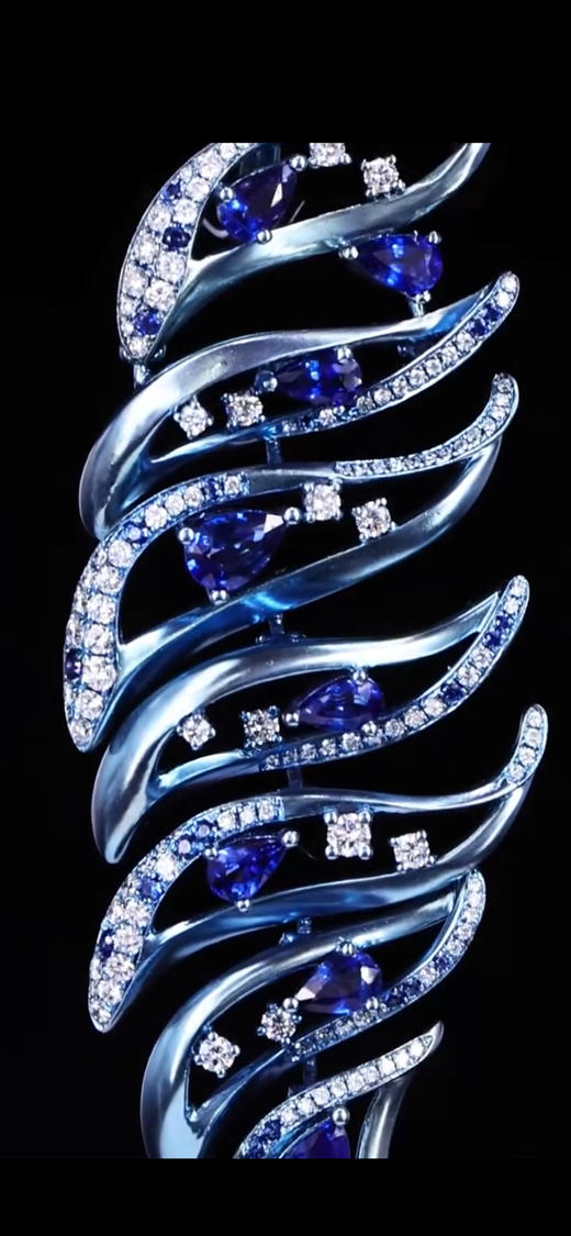 「眼盛星河」钛金蓝宝石钻石耳环 商品图2