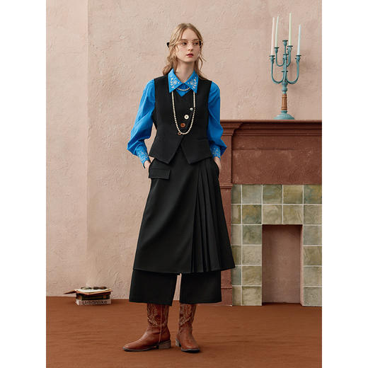 【暖冬内购】两三事古笺浮彩2025秋新款简约斜边不对称纽扣西装马甲女短款马夹 商品图1