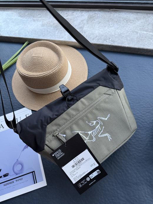 点此购买 始祖鸟多功能手包斜挎 xj 325964 商品图14