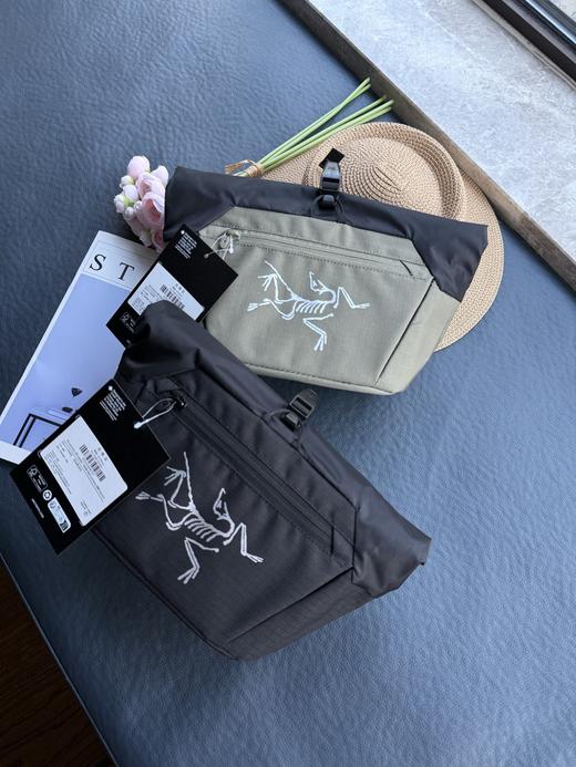 点此购买 始祖鸟多功能手包斜挎 xj 325964 商品图12