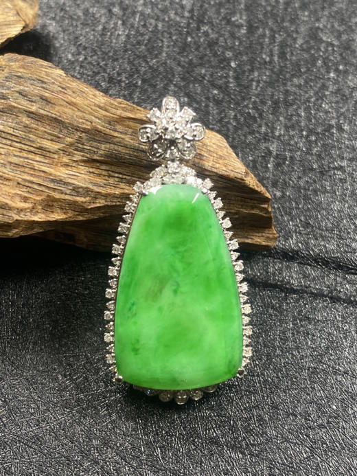 【FC0100】18K镶嵌翡翠阳绿无事牌吊坠  种好色阳 整体美观大气 商品图3