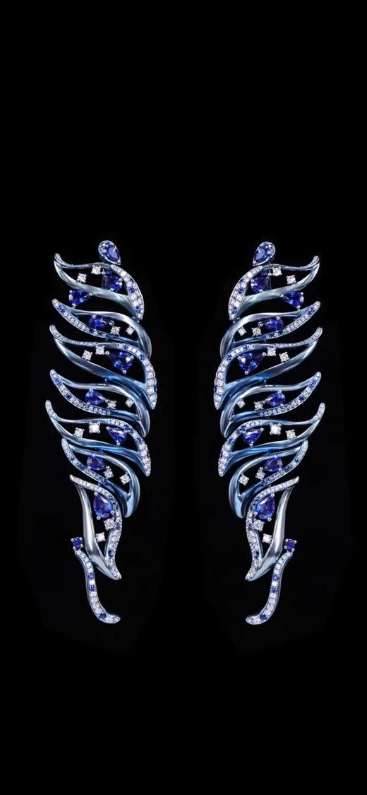 「眼盛星河」钛金蓝宝石钻石耳环 商品图0