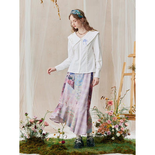 两三事 云影信羽 2025秋季新款小清新印花刺绣不对称大翻领衬衫女 商品图1