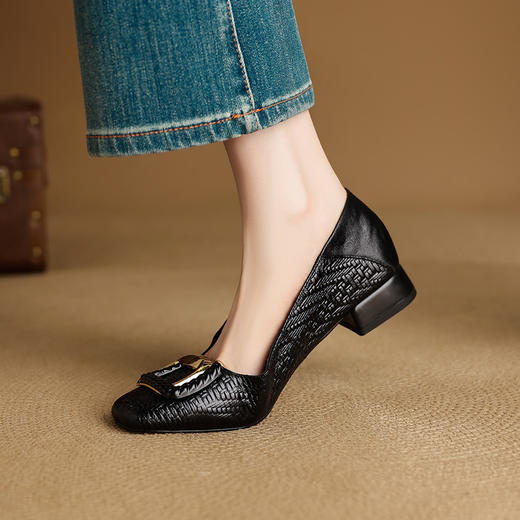 OLDK1701 2025新款韩版显白低跟浅口鞋金属方扣真皮一脚蹬单鞋方扣奶奶单鞋 商品图3