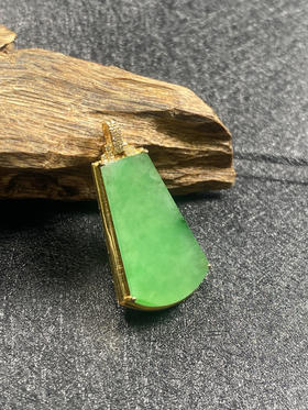 【FC0104】18K镶嵌翡翠绿无事牌吊坠  水润光泽 色泽亮丽 款式简约大气