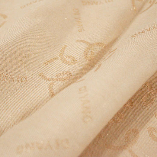 抵羊精纺金银丝围巾 商品图3