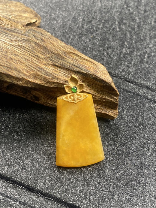 【FC0103】18K镶嵌翡翠黄翡无事牌吊坠  色泽娇艳 款式精美 商品图1
