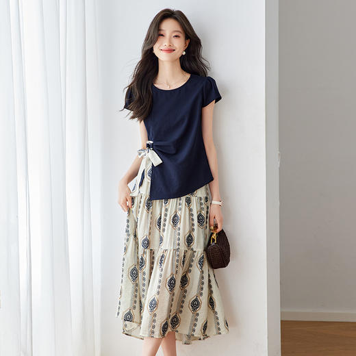 【预售3天】新款收腰不规则设计感时尚套装小众短袖上衣半身裙两件套MUZIA688 商品图1