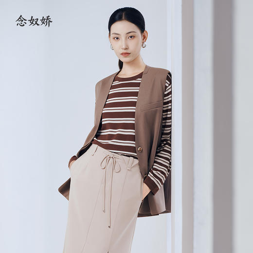 【商场同款】CNK5869 “轻薄醋纤条纹针织” 软糯舒适咖色条纹宽松毛衫 商品图5