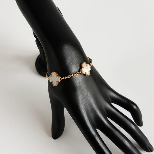 【95新】VCA梵克雅宝Vintage Alhambra系列VCARA41800  18K黄金镶白贝母四叶草白五花手链女士现售价：26300！310725AK10 商品图5