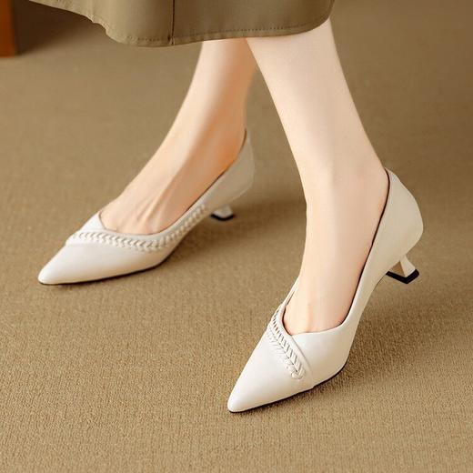 【预售5天】法式尖头单鞋女新款绝美法式手工编织V口中跟黑色通勤工作鞋DB&M6530 商品图4