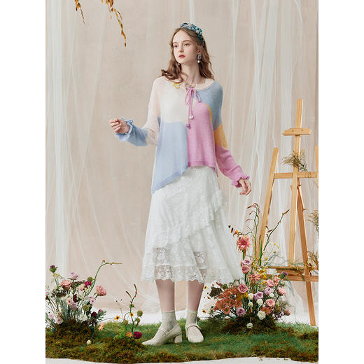 两三事琉璃晨梦2025秋新款甜美手钩花绑带拼色不规则下摆针织衫女 商品图1