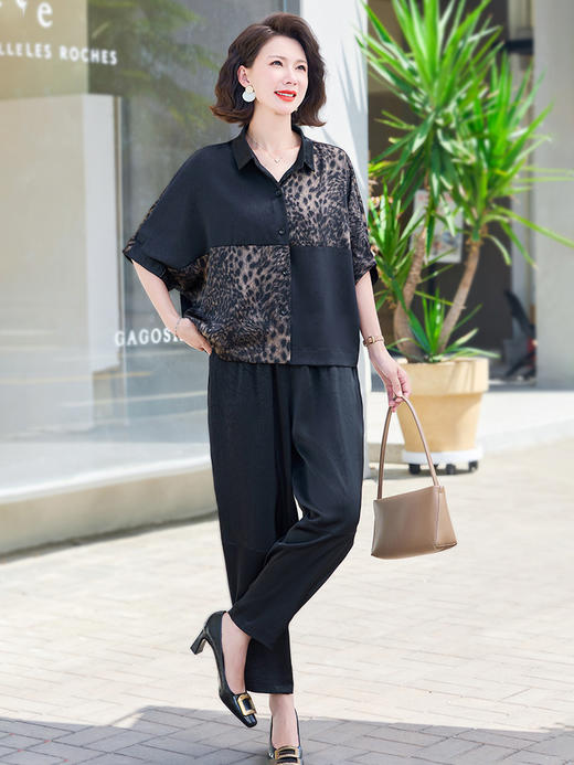 hjx25383妈妈夏装套装2025新款洋气中老年女装宽松拼色短袖衬衫上衣两件套 商品图1