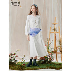 两三事 弦月霞光 2025秋季新款时尚印花流苏腰封灯笼袖连衣裙