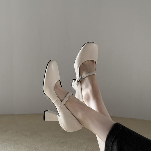 YLY&82632法式圆头浅口一字扣带高粗跟单鞋女2025新款真皮百搭玛丽珍鞋时尚 商品图0