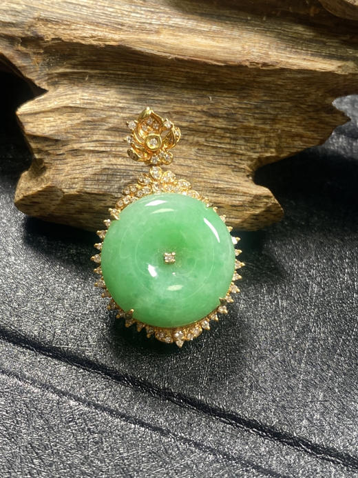 【FC0101】18K镶嵌翡翠果绿平安扣吊坠  饱满色甜 完美 款式精美 商品图1