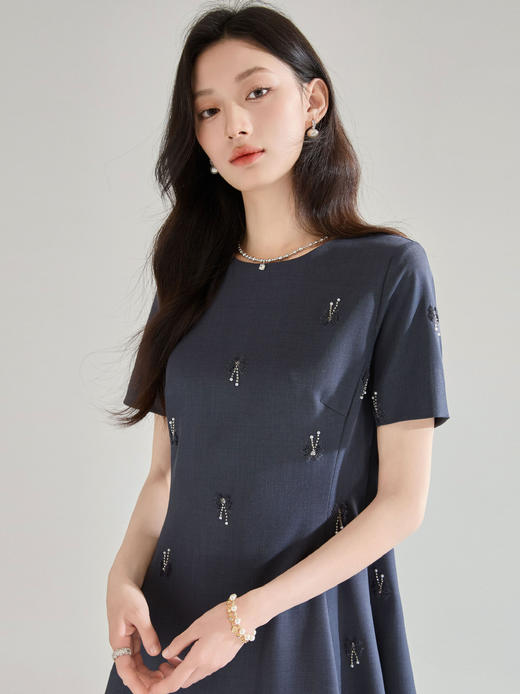 LP钉珠高级感灰色重工刺绣收腰显瘦气质短袖连衣裙 商品图2