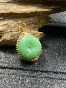 【FC0101】18K镶嵌翡翠果绿平安扣吊坠  饱满色甜 完美 款式精美