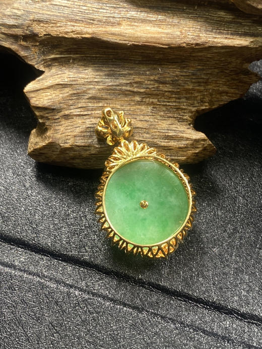 【FC0101】18K镶嵌翡翠果绿平安扣吊坠  饱满色甜 完美 款式精美 商品图3