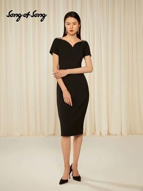 2楼歌中歌连衣裙吊牌价7990