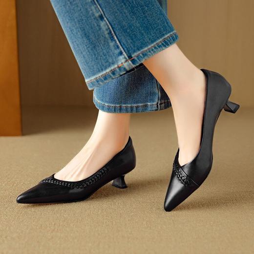 【预售5天】法式尖头单鞋女新款绝美法式手工编织V口中跟黑色通勤工作鞋DB&M6530 商品图3