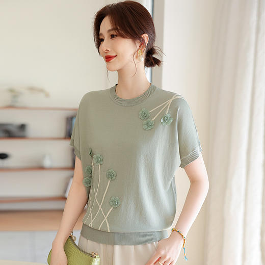 W052-2516-75-138妈妈夏装短袖绣花T恤2025新款洋气中老年女高档冰丝小衫薄款上衣 商品图0