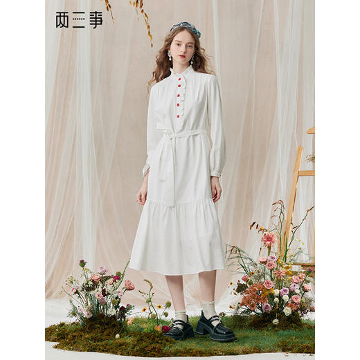 两三事 墨折天光 2025秋季新款复古木耳边拼接撞色纽扣绑带连衣裙 商品图0