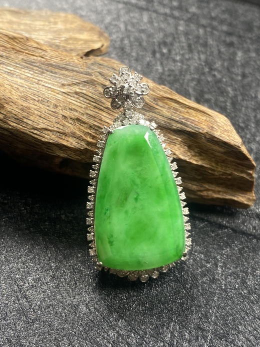 【FC0100】18K镶嵌翡翠阳绿无事牌吊坠  种好色阳 整体美观大气 商品图1