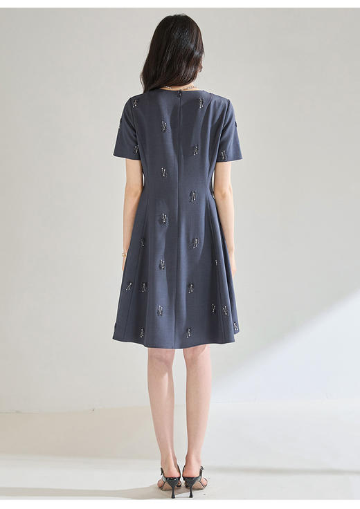 LP钉珠高级感灰色重工刺绣收腰显瘦气质短袖连衣裙 商品图9