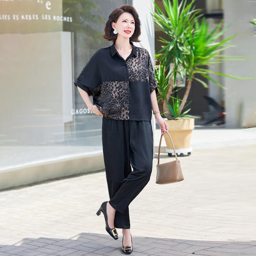 hjx25383妈妈夏装套装2025新款洋气中老年女装宽松拼色短袖衬衫上衣两件套 商品图6