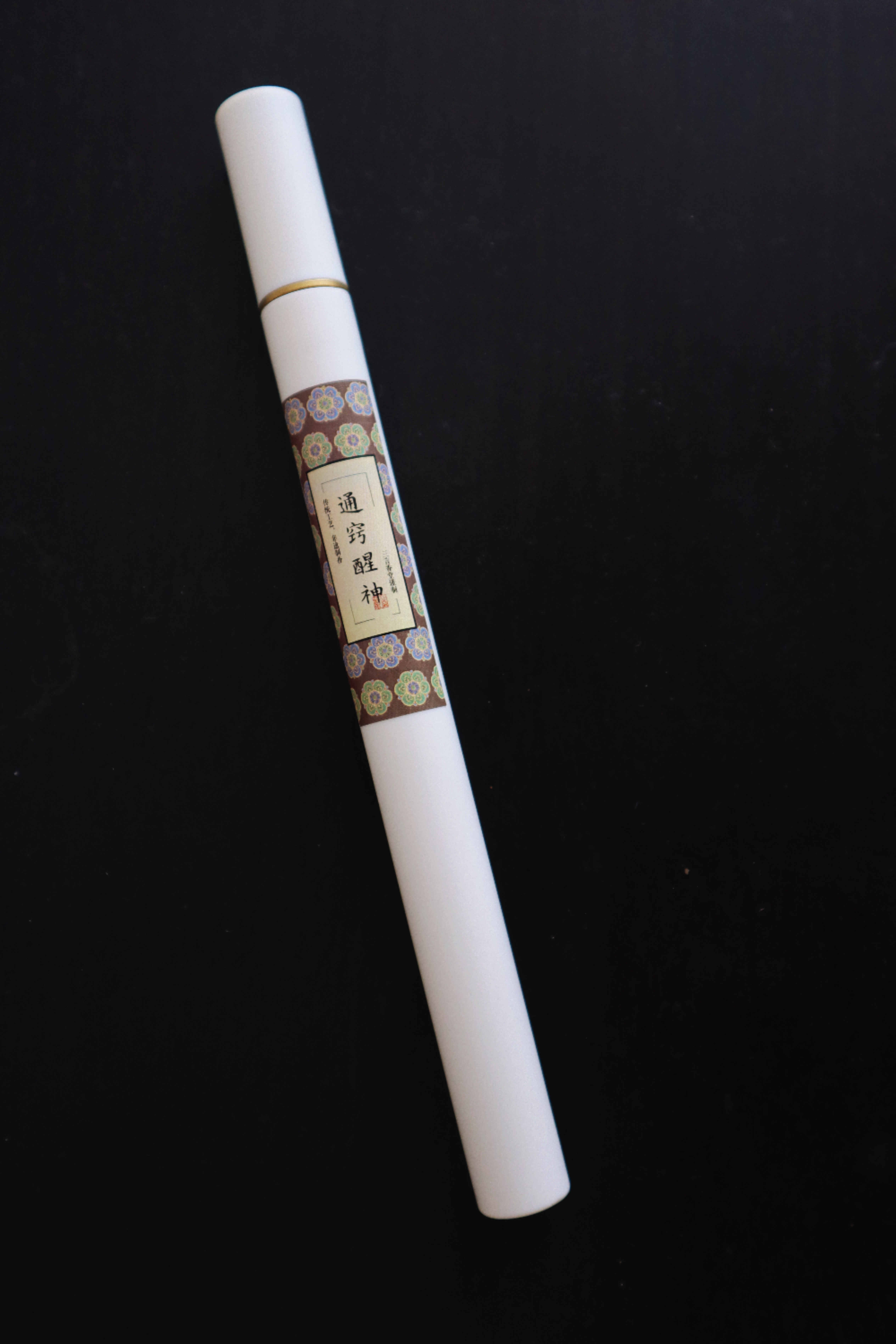 通窍醒神香 | 神思昏沉倦怠时用之 清凉木香 隐现蜜甜 尾调清幽粉润花香  天然传统中式线香