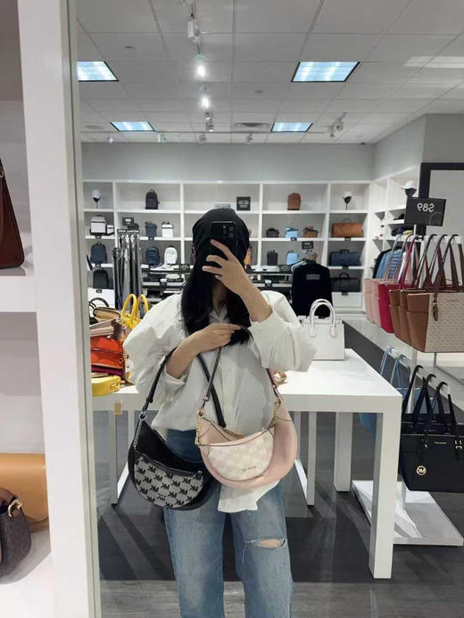 💰899🇺🇸包邮✈️MK Hollis月牙包💢肩带可以调节 🉑手提🉑腋下背🉑斜挎‼️一包多用🔥还带个小包～太划算了‼️⚠️小包不能拆卸 商品图4