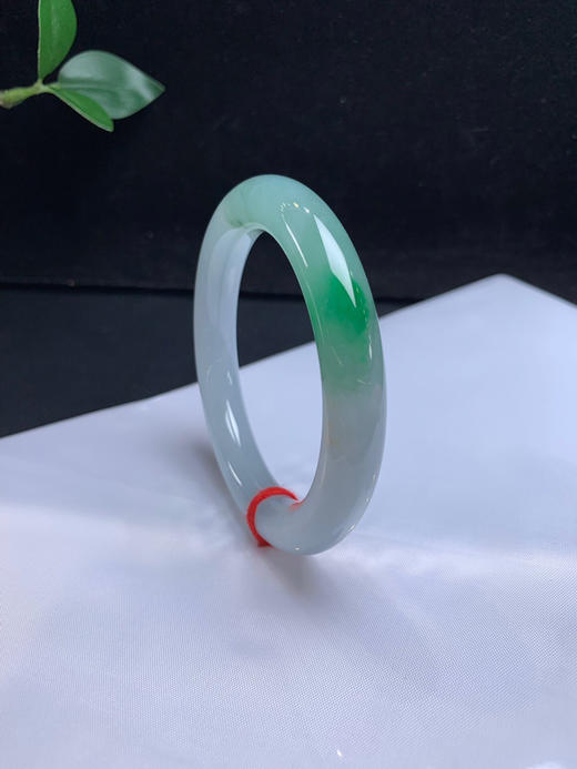 620655，55.3冰飘绿圆条，整体冰冰的，一截绿，条形很好，均匀干净 商品图2