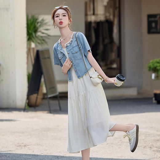 【预售3天】巨好看的高级感气质套装短款短袖牛仔外套木耳边吊带裙两件套 EBDU96 商品图3