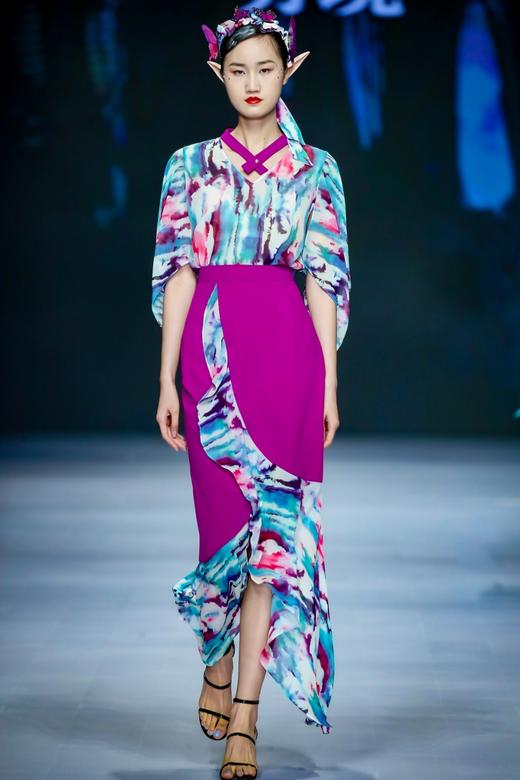 2202068 空谷幽兰上衣 雾境 商品图2