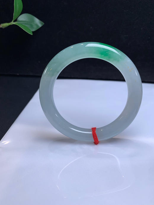 620655，55.3冰飘绿圆条，整体冰冰的，一截绿，条形很好，均匀干净 商品图0